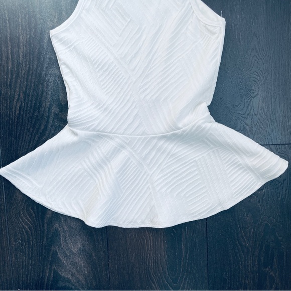 Charlotte Russe White Sleeveless Peplum Flare Print Top - Picture 10 of 11